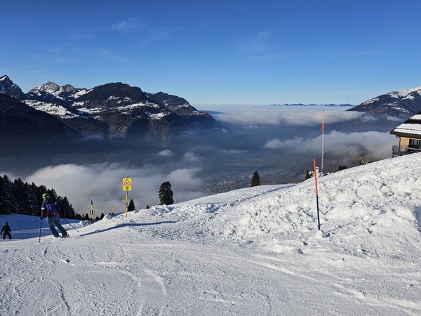Beheiztes Eventlokal in winterlicher Traumkulisse, oberhalb von Mollis