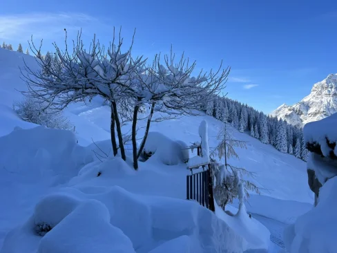 Beheiztes Eventlokal in winterlicher Traumkulisse, oberhalb von Mollis